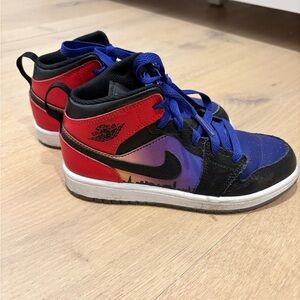 Nike Jordan 1 Mid SS
Skyline